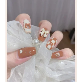 Shein -24Pcs Checkerboard Fake Nail & 1Pc Nail File & 1Sheet Tape