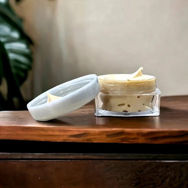 McaulraekPigmentOutCream_1 McaulraekPigmentOutCream_1