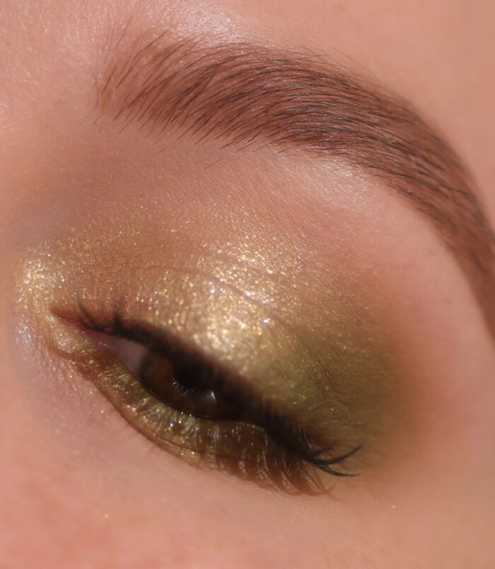 MakeupRevolutionTheEternalIconGreenEyeshadowPalette4.jpg