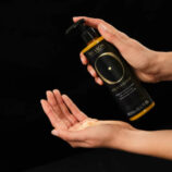 oro-fluido-aconditioner-hands-texture-530x530-1.jpg